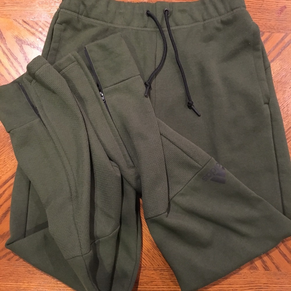 Adidas sweatpants (army green)